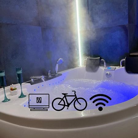 Jacuzzi & Bike Apartment, Krakow Ngoại thất bức ảnh