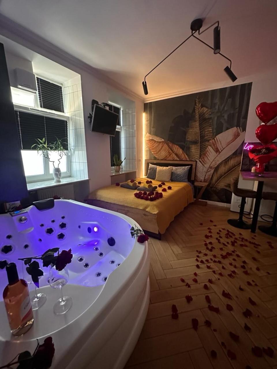 Jacuzzi & Bike Apartment, Krakow Ngoại thất bức ảnh