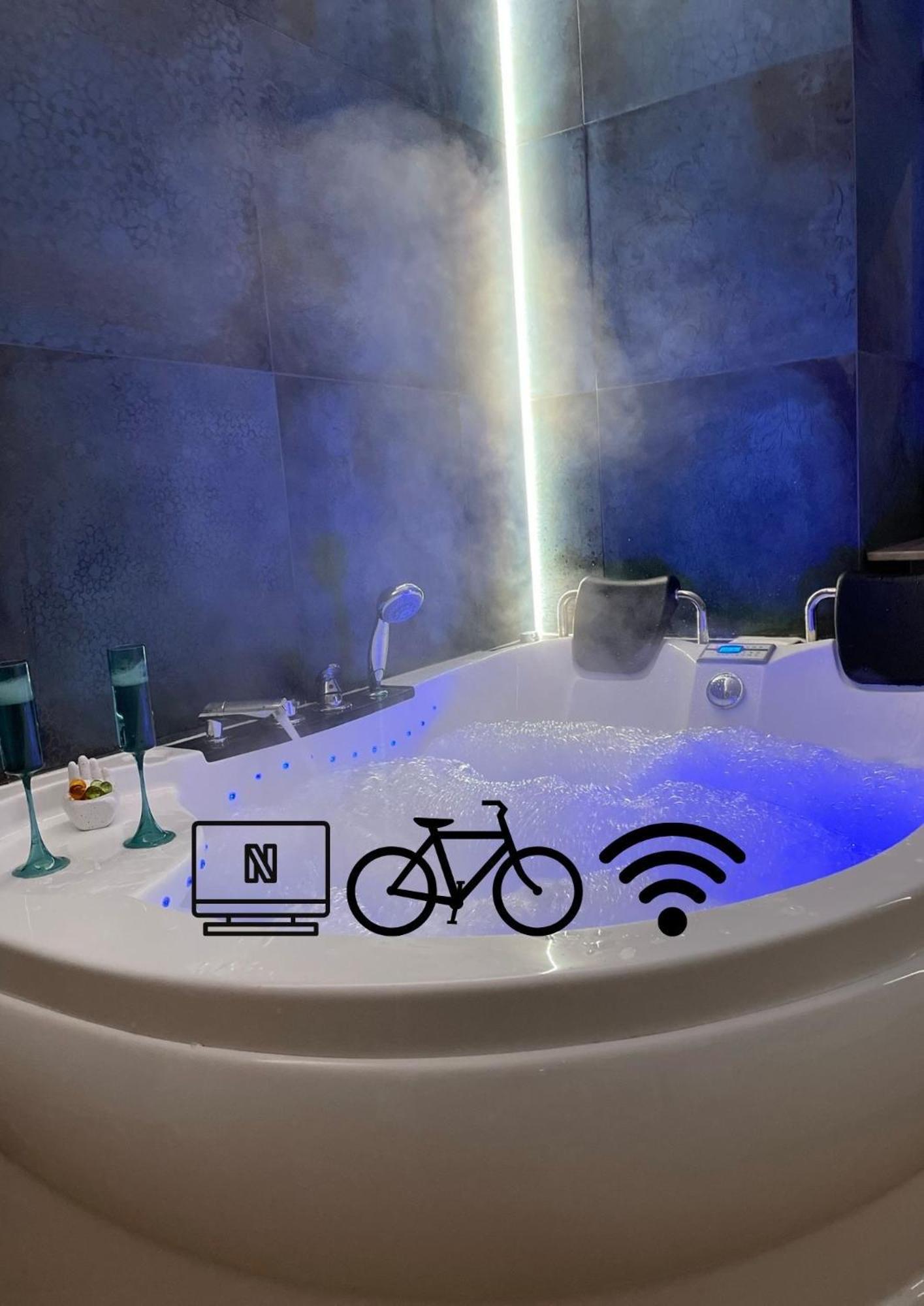 Jacuzzi & Bike Apartment, Krakow Ngoại thất bức ảnh